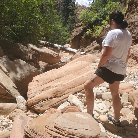 Meet your Posher, Allison - Picture 3 of 16